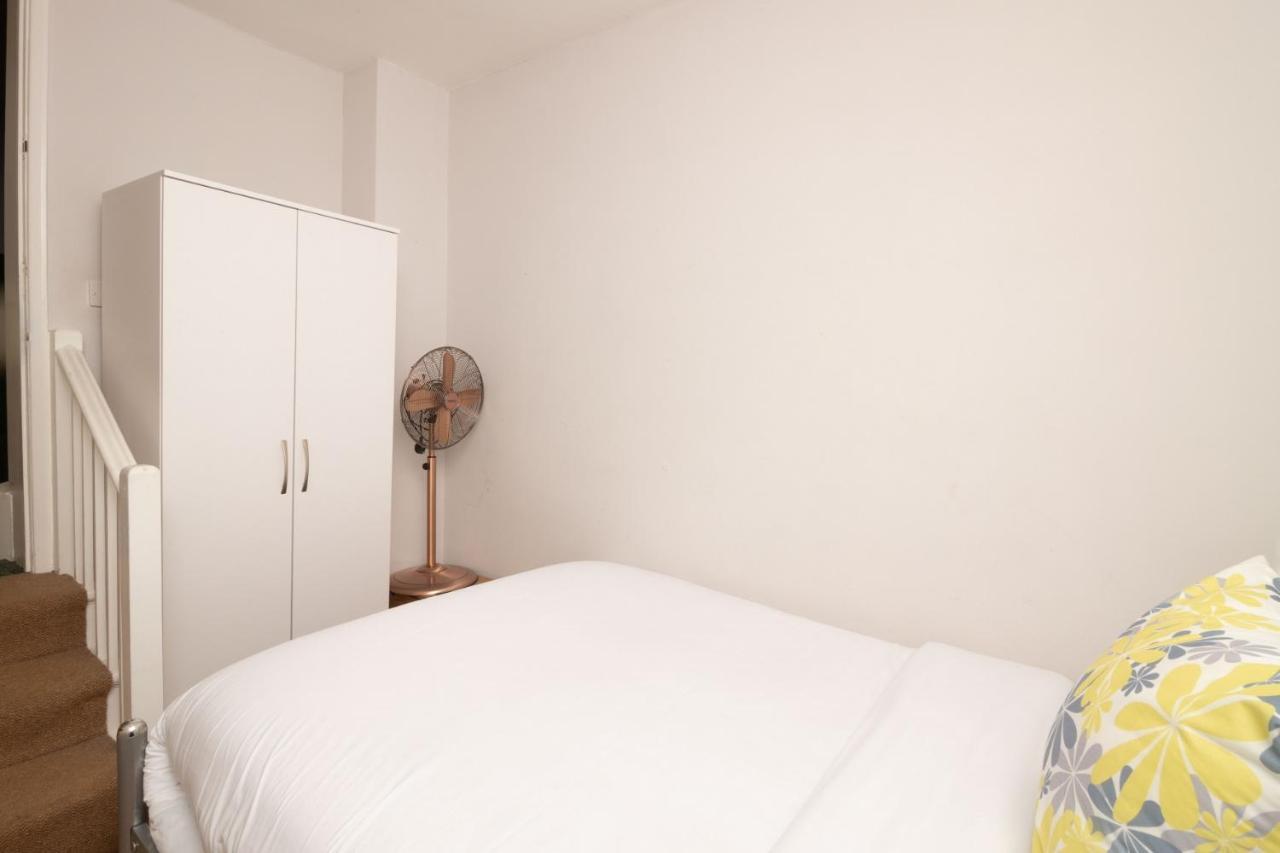 The Angel Place Hideaway - Fair 4Bdr House With Terrace Londra Dış mekan fotoğraf